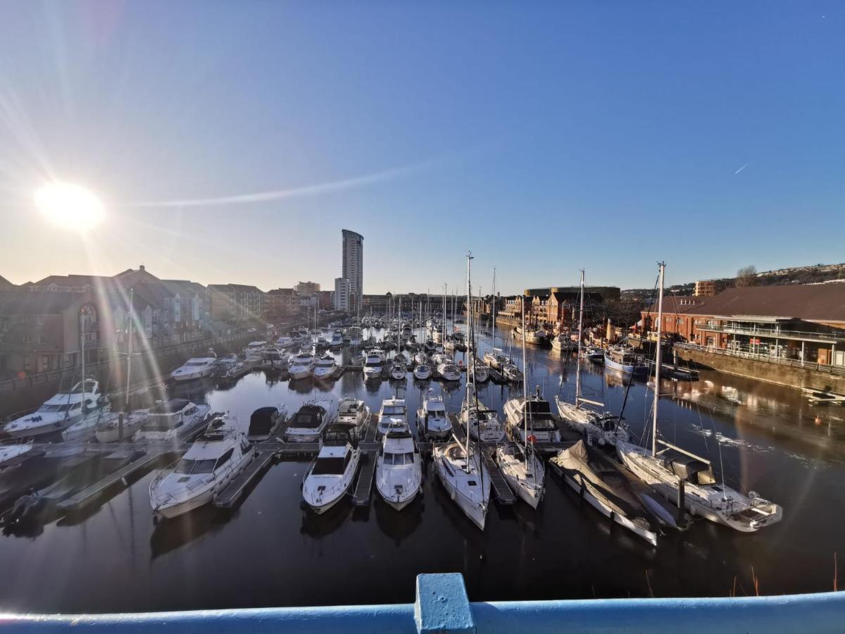 The Quay - Harbour View - By Tifa Stays * Swansea